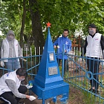 Алексей Ионов вместе с добровольцами облагородил могилу участника войны